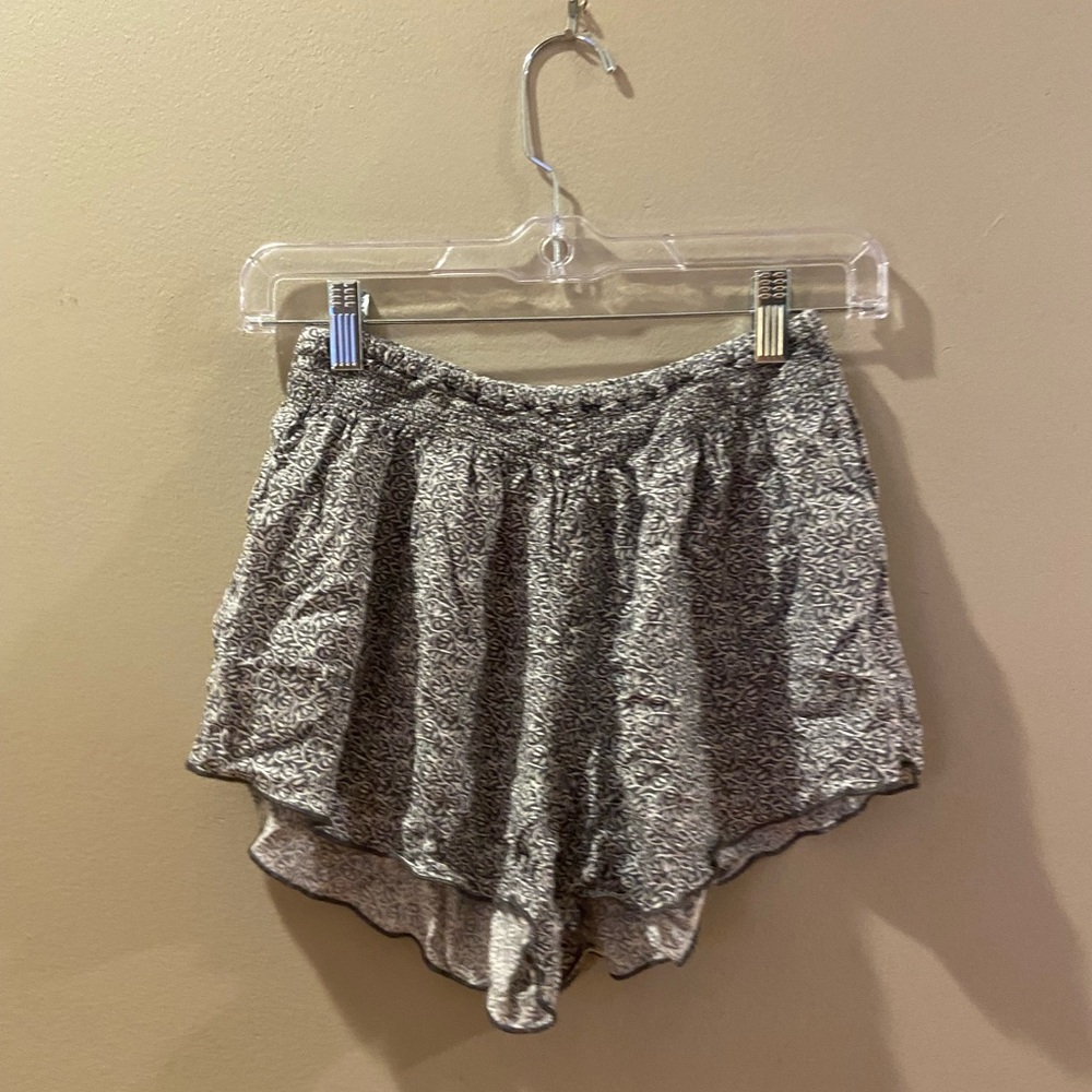Hollister size small grey & white shorts {1039}